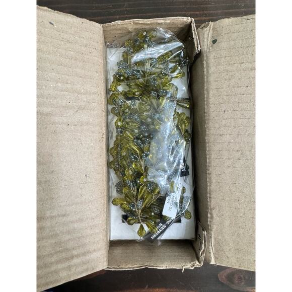 Kim Seybert Champagne Set of 4 Glass Beaded Burst Napkin Rings - Picture 4 of 6